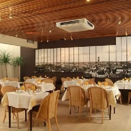 坡提纳里酒店 4*